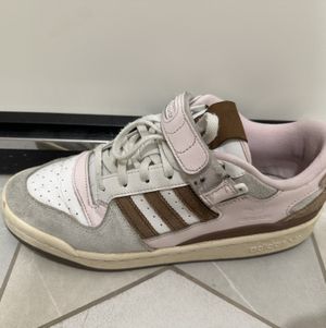 My sneakers from the video