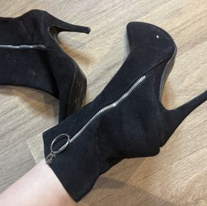 HEELS