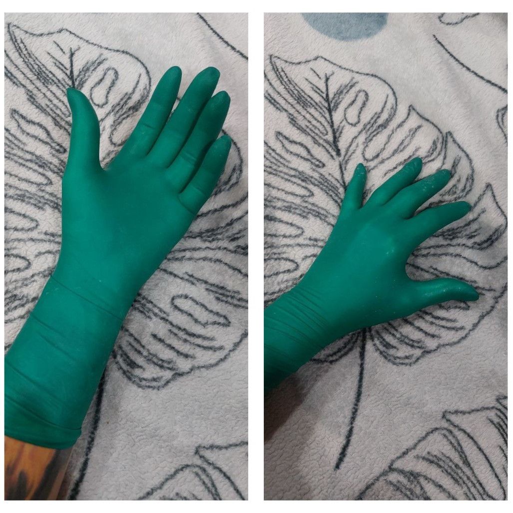 Green medical latex gloves