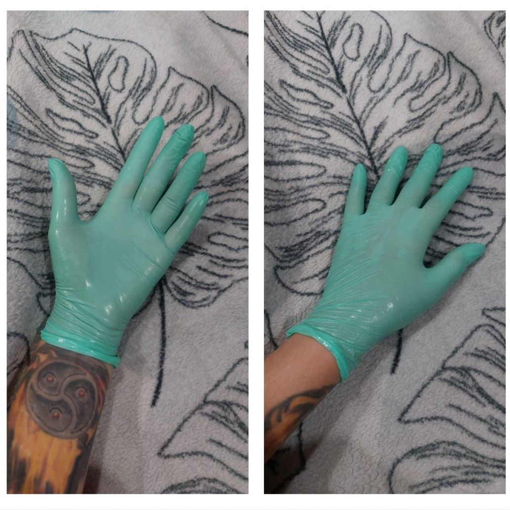 Green medical nitrile gloves