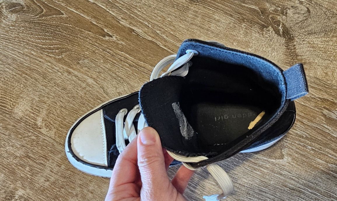 HIGH SNEAKERS WITH THE SMELL OF MY FEET