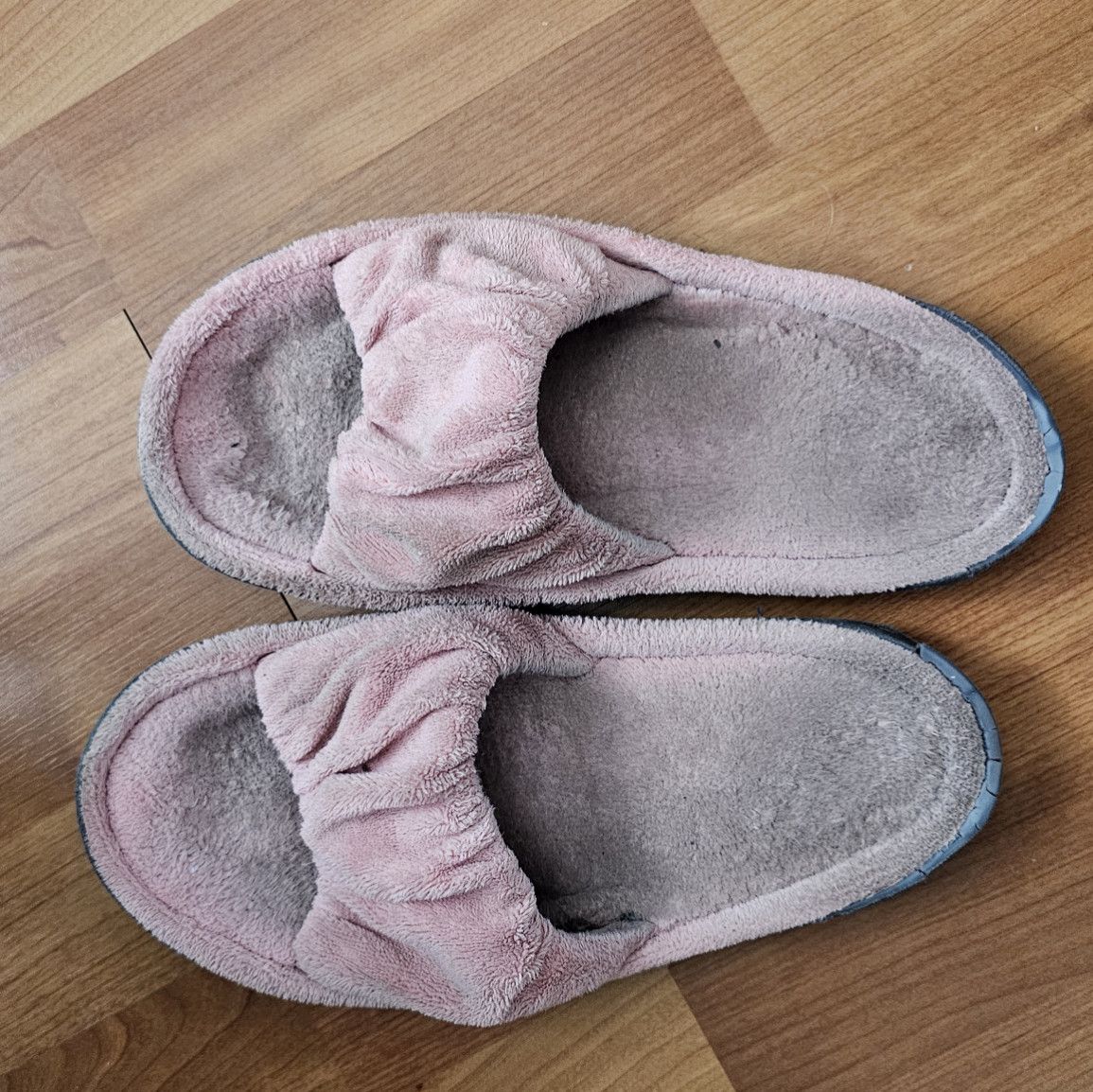 DIRTY SLIPPERS