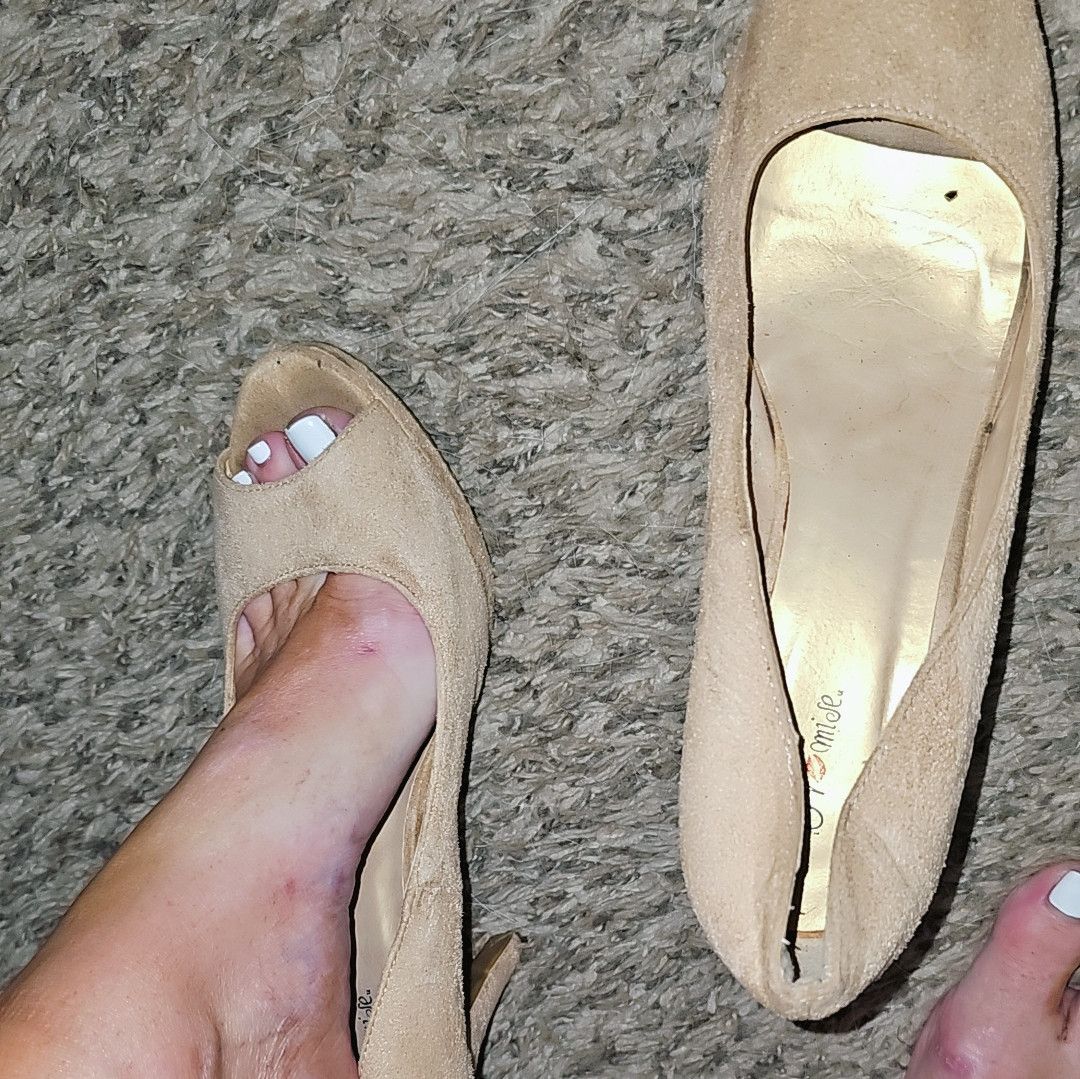 Suede feel peeptoe business pumps
