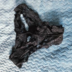 black lace thong