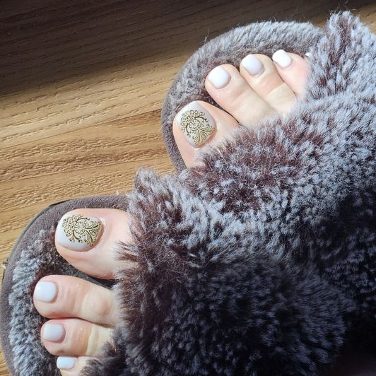 Super Stinky Fluffy Slippers