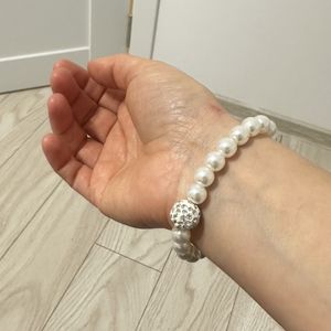 Elegant Pearl Bracelet  Timeless Luxury Accessory