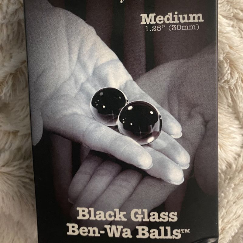 USED TOY: Pussy Stuffing Glass Balls