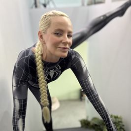 spiderwoman is sitting on your face: Halloween photoshoot 3
