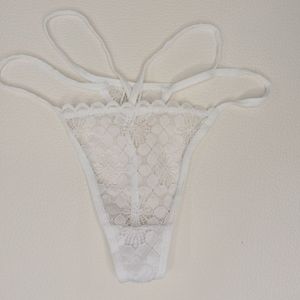 Perizoma bianco Usato con la mia amica bagnato di saliva