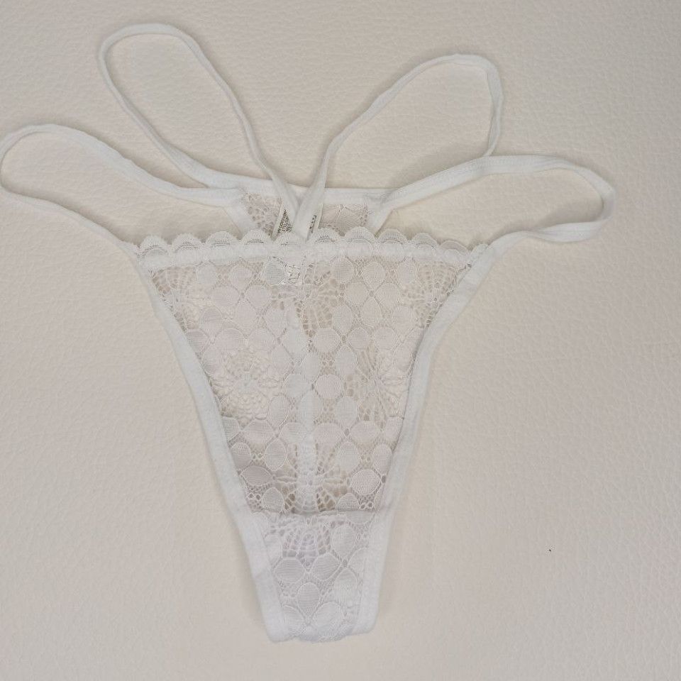 Perizoma bianco Usato con la mia amica bagnato di saliva