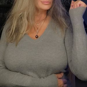 GREY SWEATER