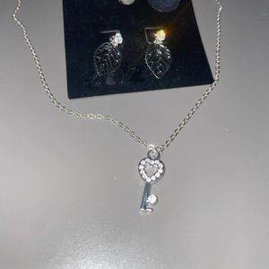 Sparkling GoldTone Jewelry Set: Pendant Necklace  Square S