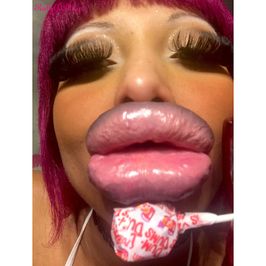 38 Pics: Mega Lips Tiny Pop 9