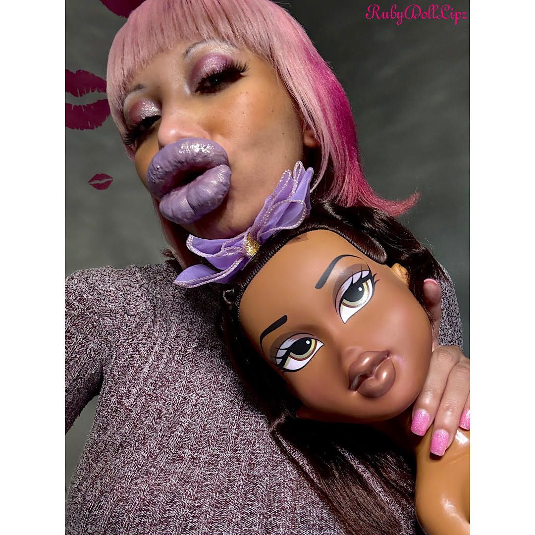 38 Pics: Larger Lips Doll Head Kisses 44