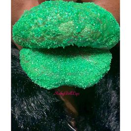 38 Pics: POV Green Glitter Kisses