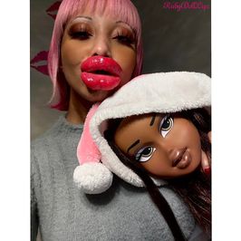 38 Pics: Larger Lips Doll Head Kisses 45