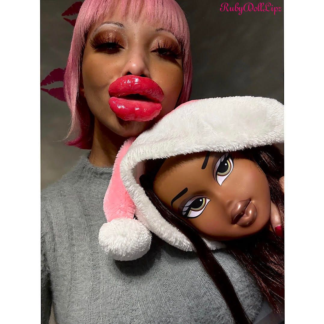 38 Pics: Larger Lips Doll Head Kisses 45