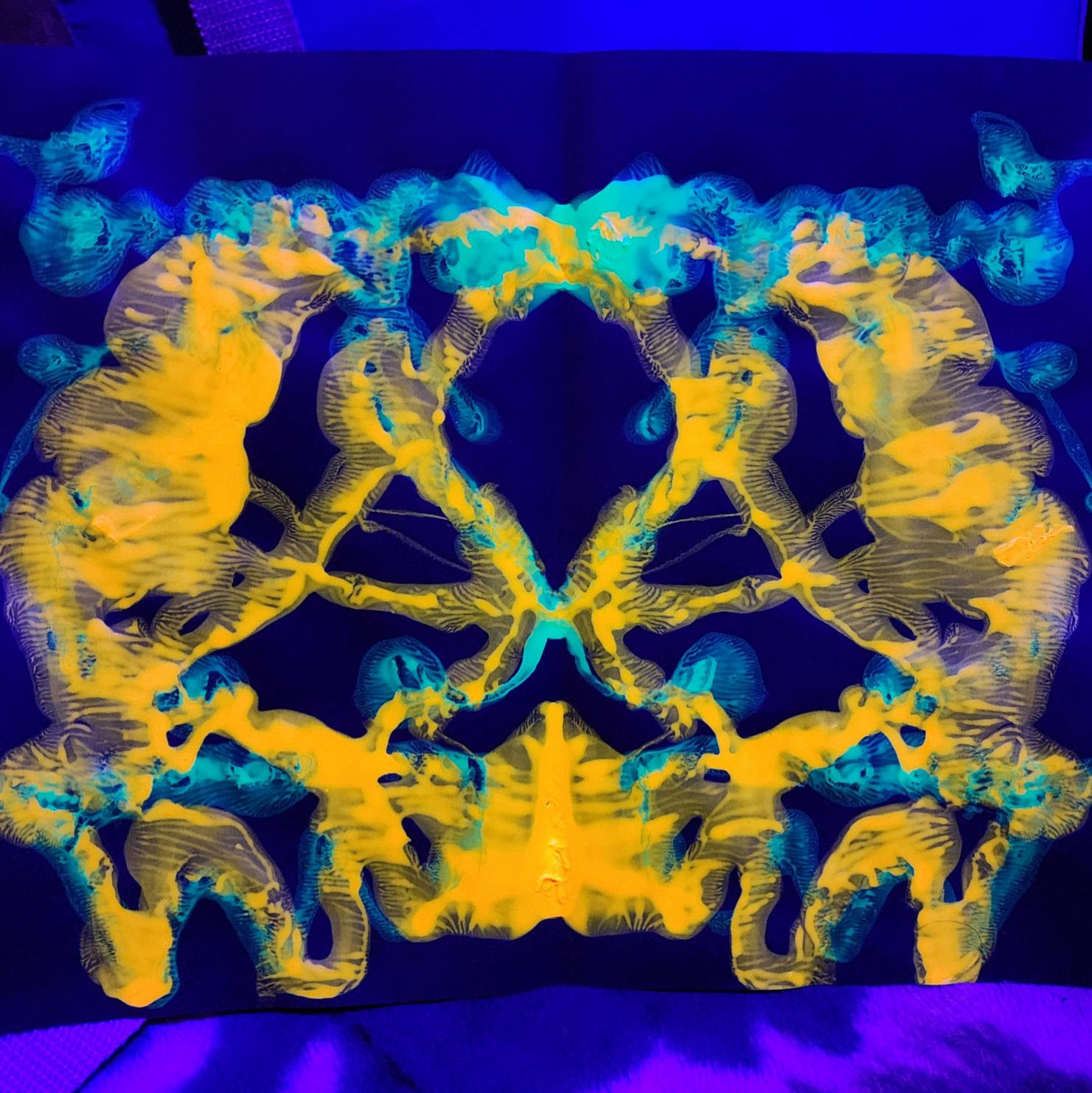 UV reactive rorschach inkblot