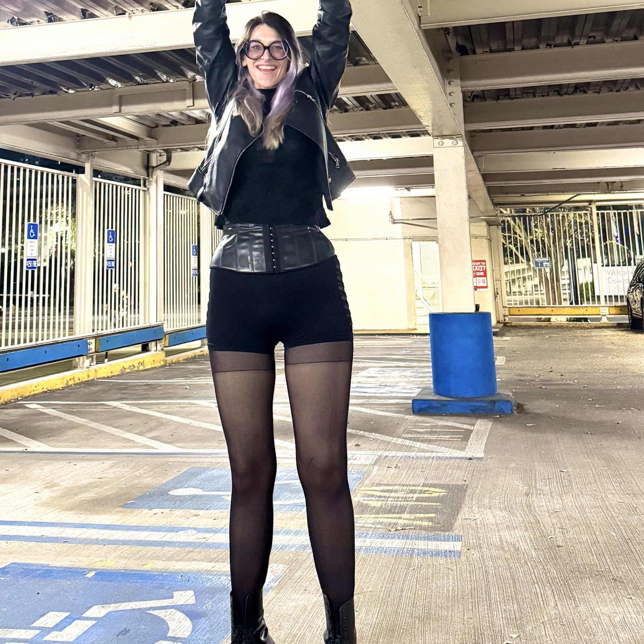 6ft 7in Gothic Goddess Pic Bundle