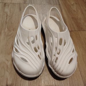 male crocs size 42