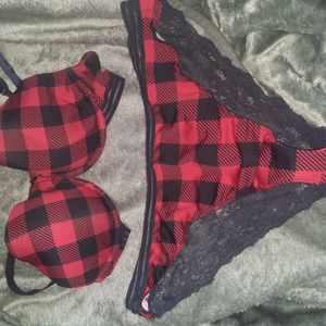 My red and black boss bitch set