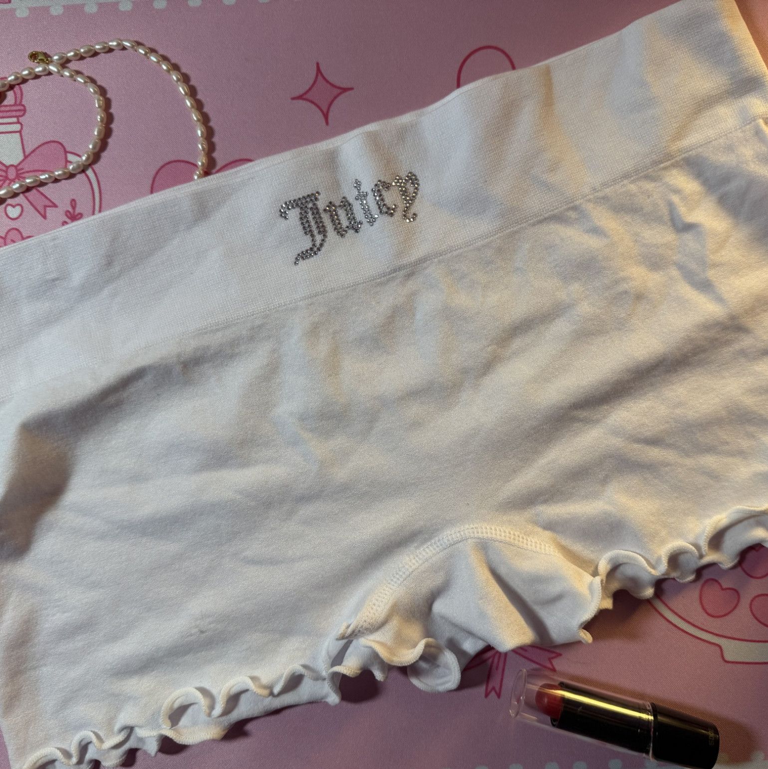 WHITE JUICY BOYSHORTS