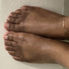Pretty feet
