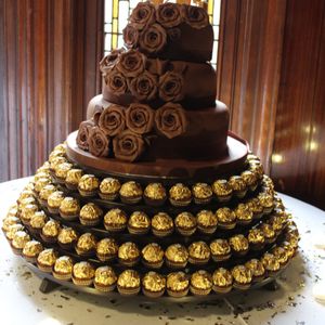 una torre de chocolates por mi cumpleaos