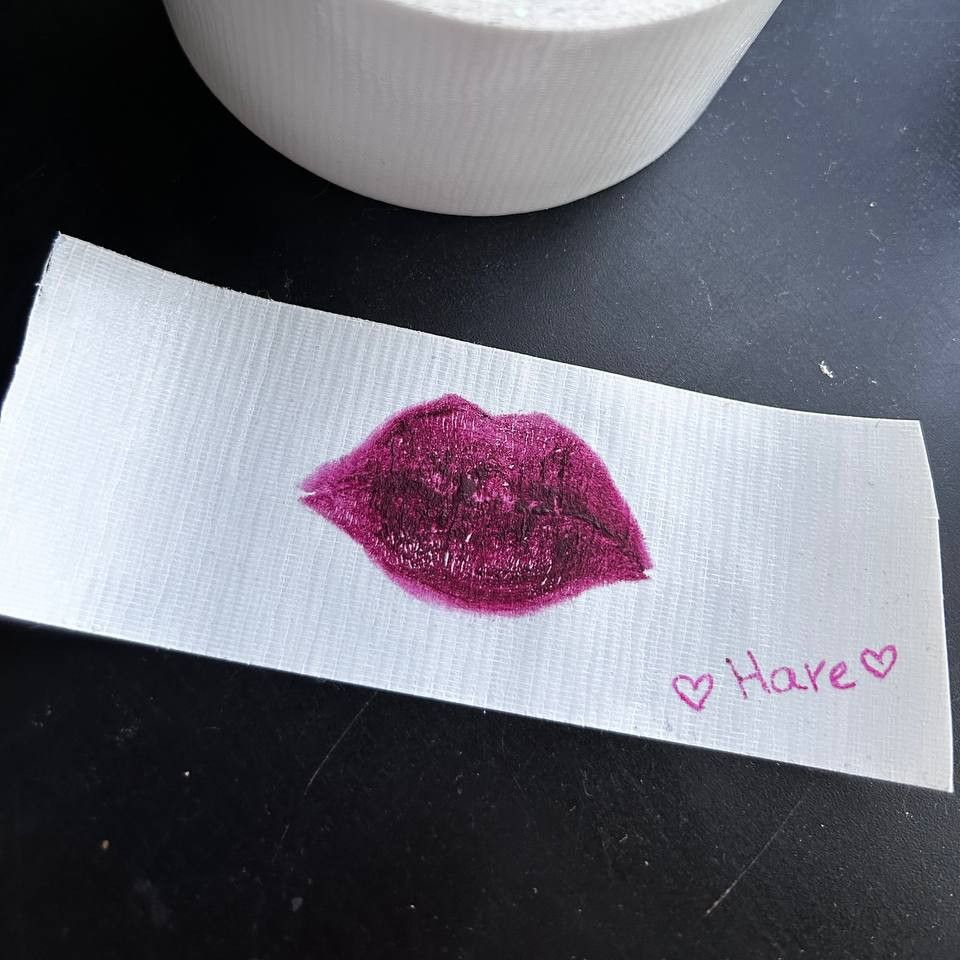 Signed gag lipstick of the model Hare!