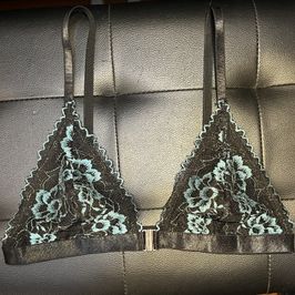Front Clip Lacey Black Green Triangle Bralette