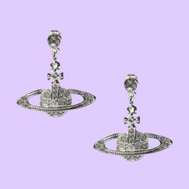 Spoil me with a piece of jewellery
