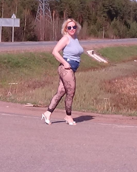 Flash big ass in mini jeans skirt