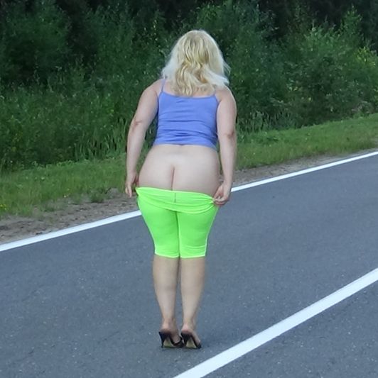 Yellow leggings  Flash naked ass and tits on road