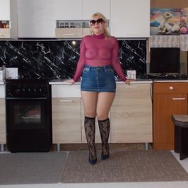 Nylon milf in jeans miniskirt