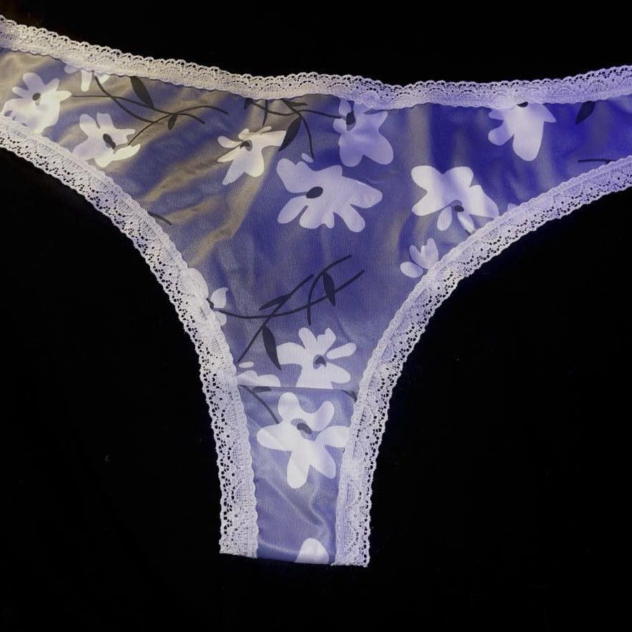 GREY FLOWER PRINT THONG