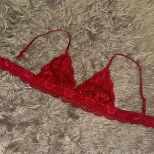 red lace bra