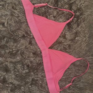 pink sports bra