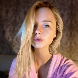 Beautiful photos of Anna in the bedroom