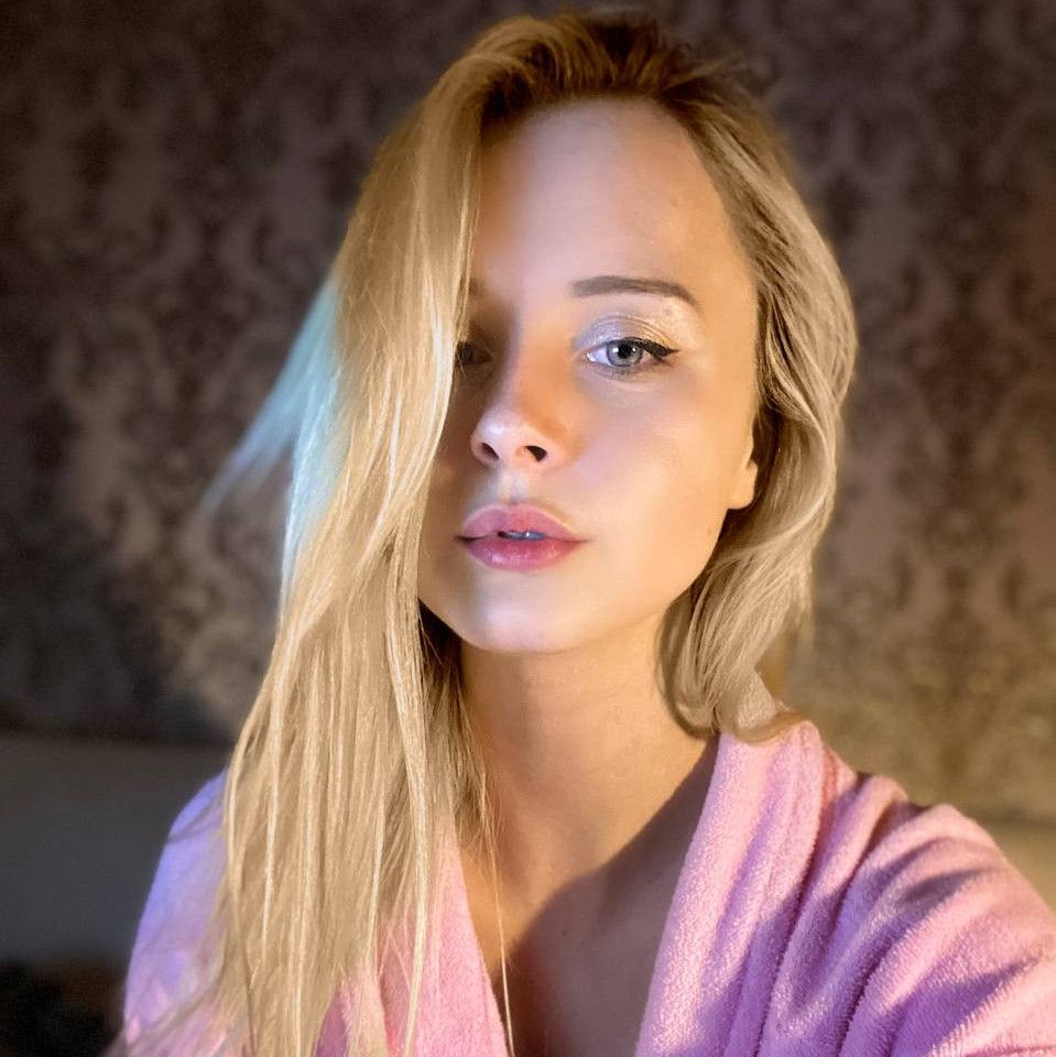 Beautiful photos of Anna in the bedroom