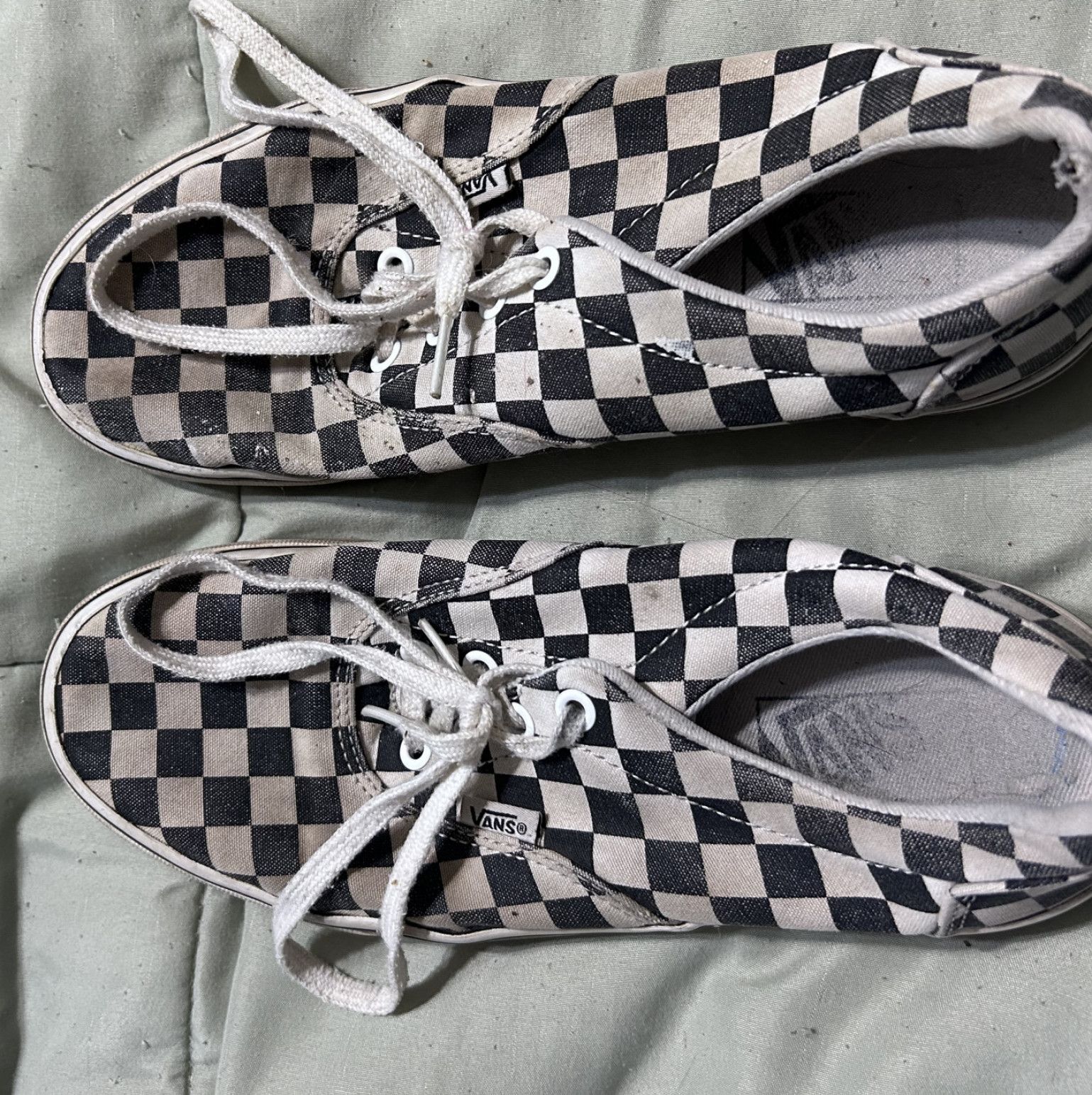 Vans tennis shoes