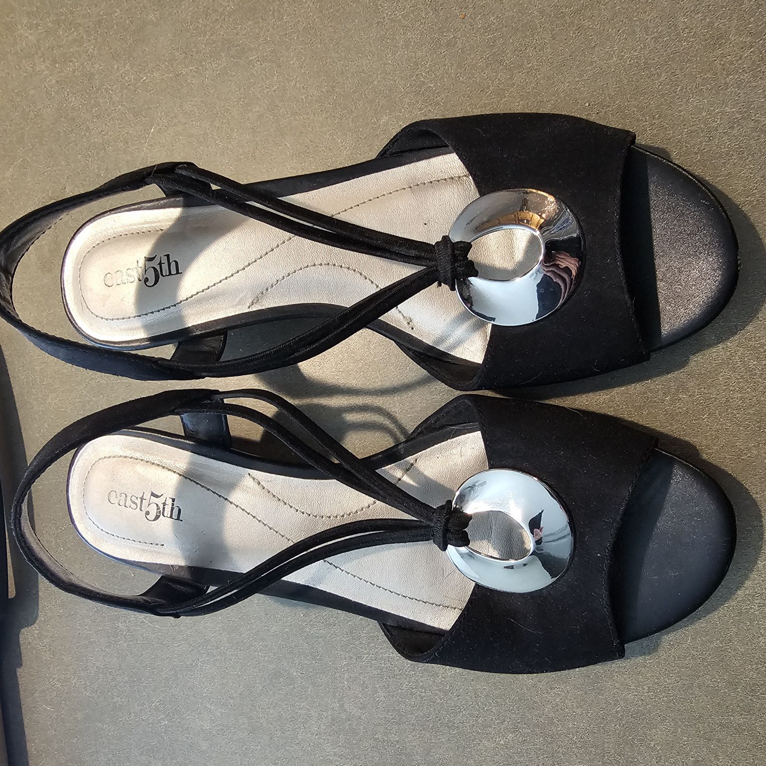 Size 5 women's open toed sandals