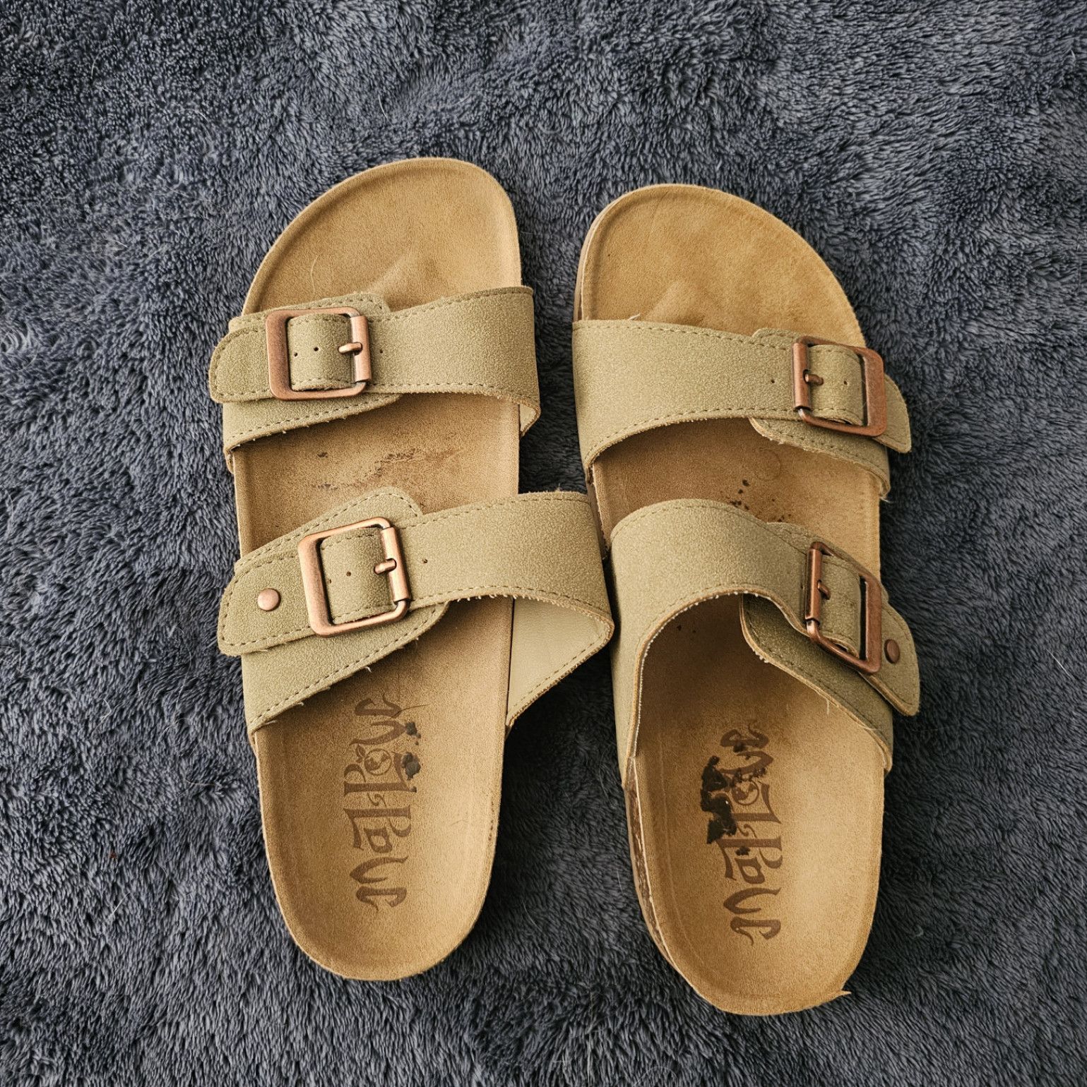 Worn size 6 womens sandals