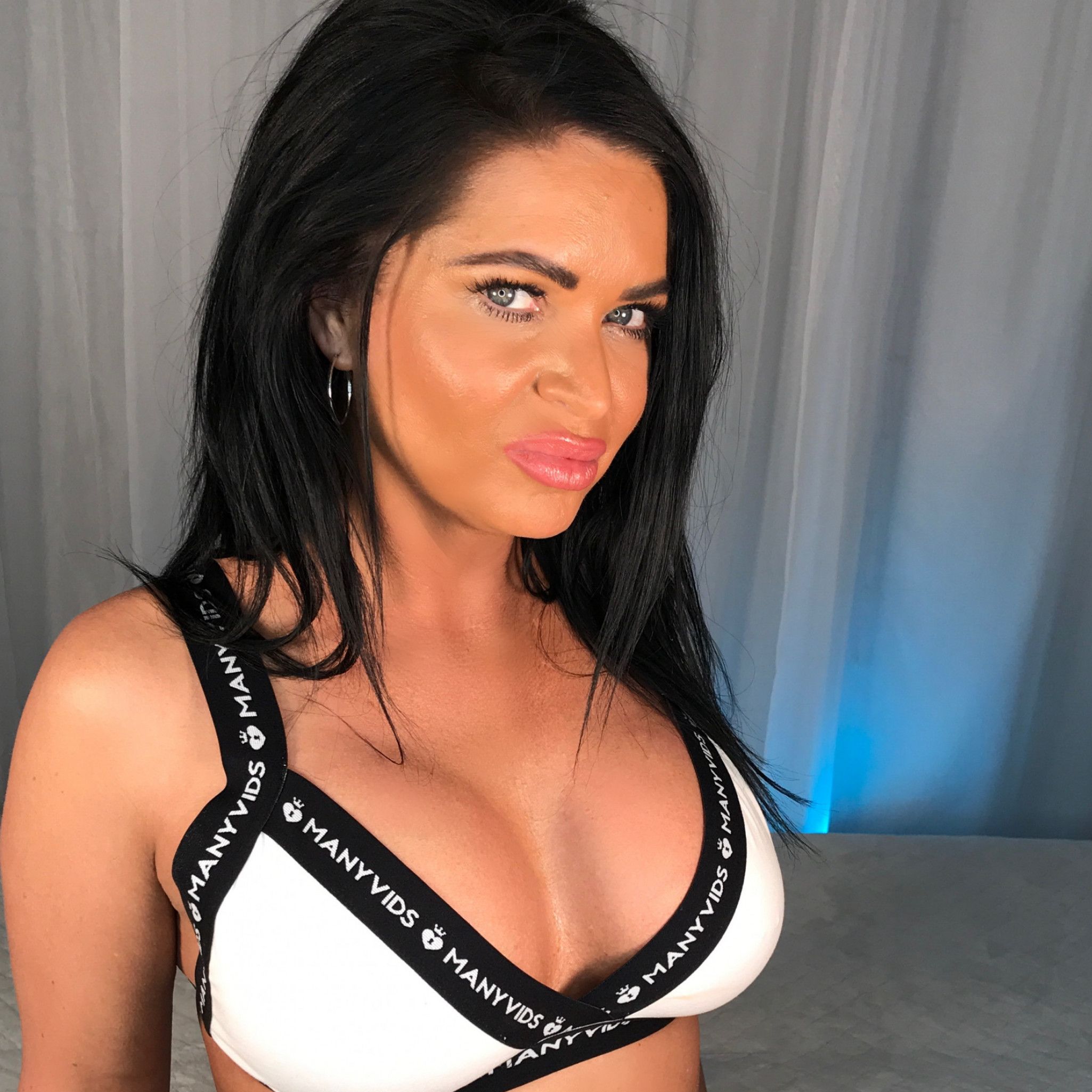 MANYVIDS Photo Set