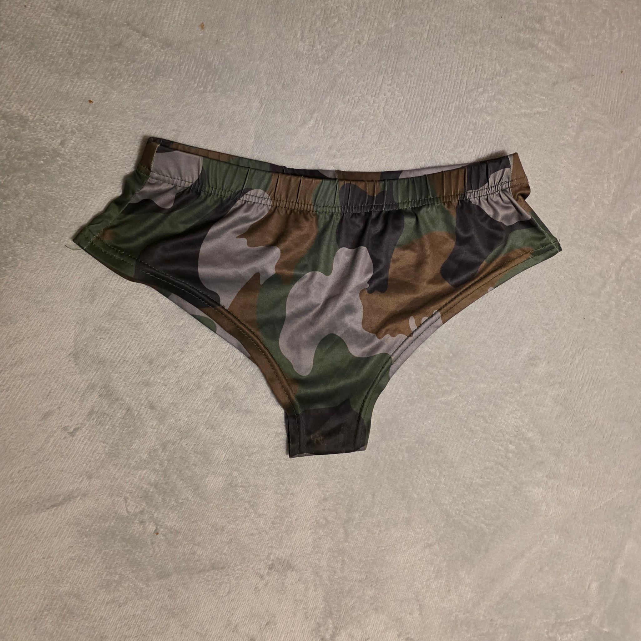 Viktorias camouflage hot pants