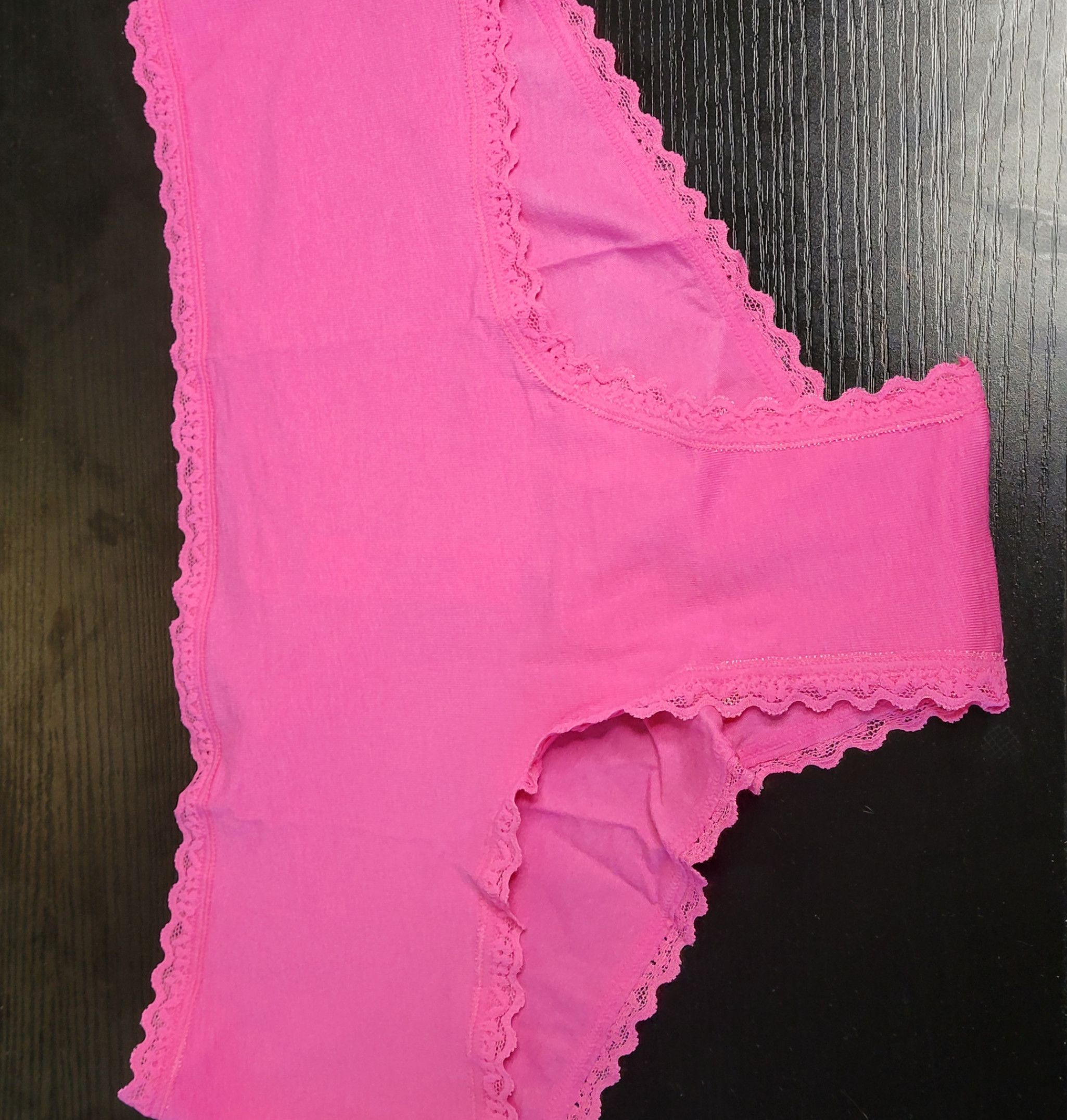 VS  Pink Cheeky