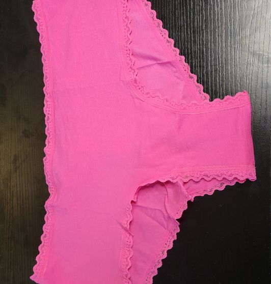 VS  Pink Cheeky