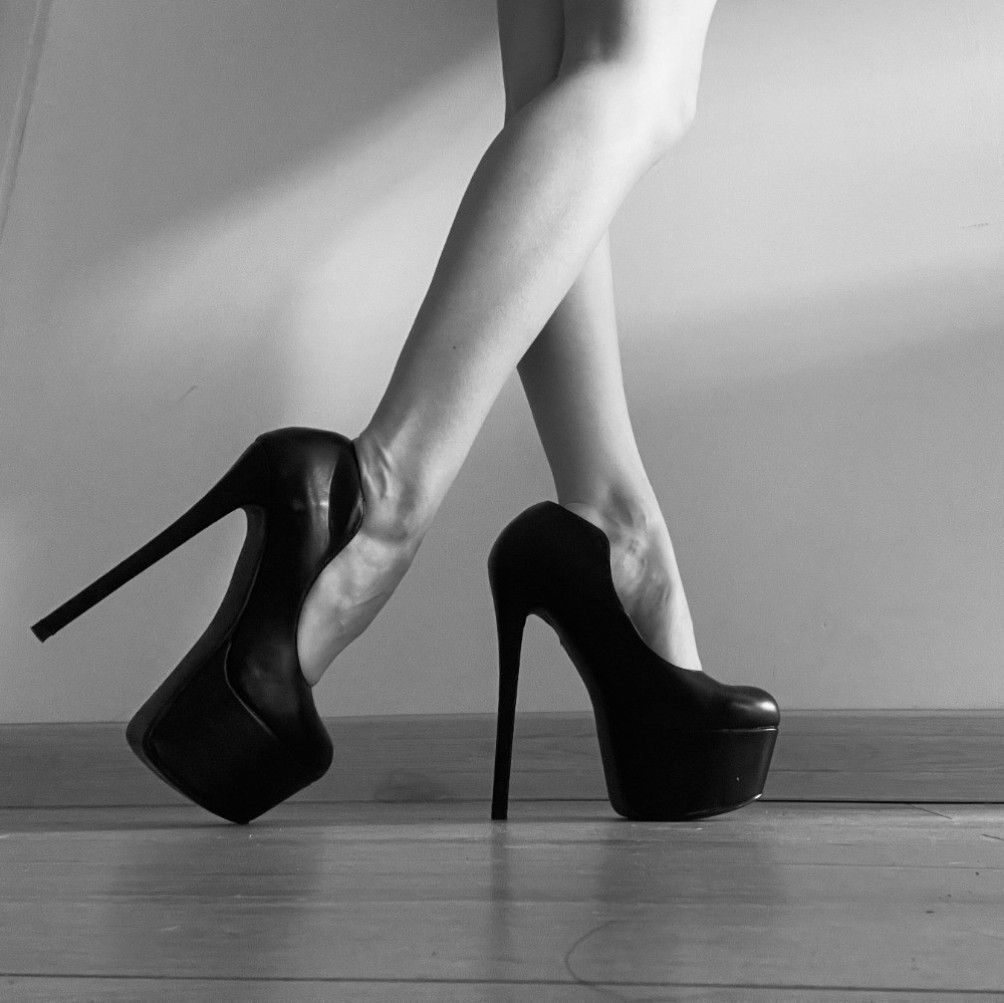 Dirty shoe soles for the submissive to lick