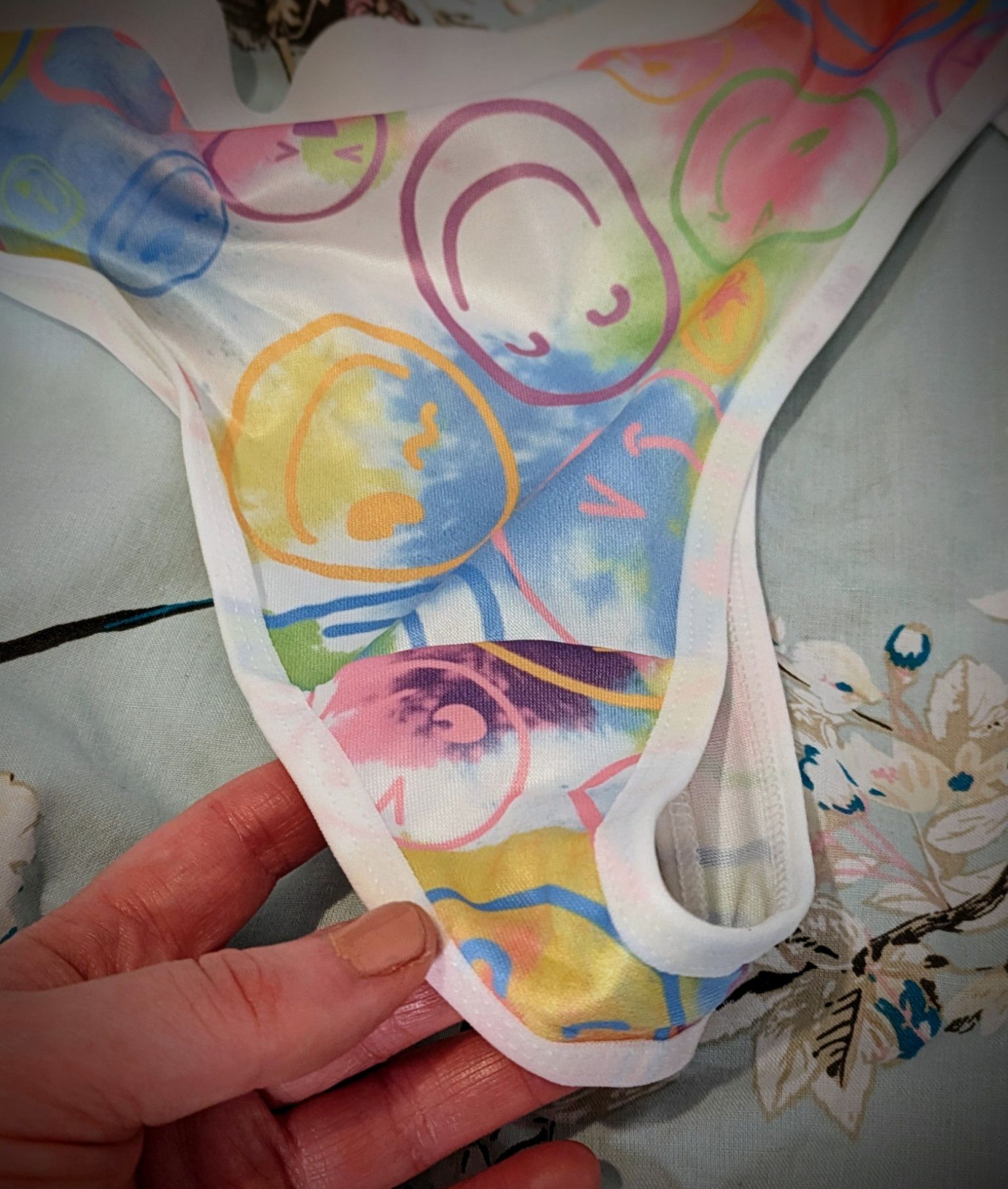 Used Emoji Thongs: Arse Smelling or Clean