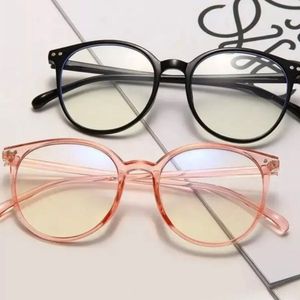 New glasses with and without blue light