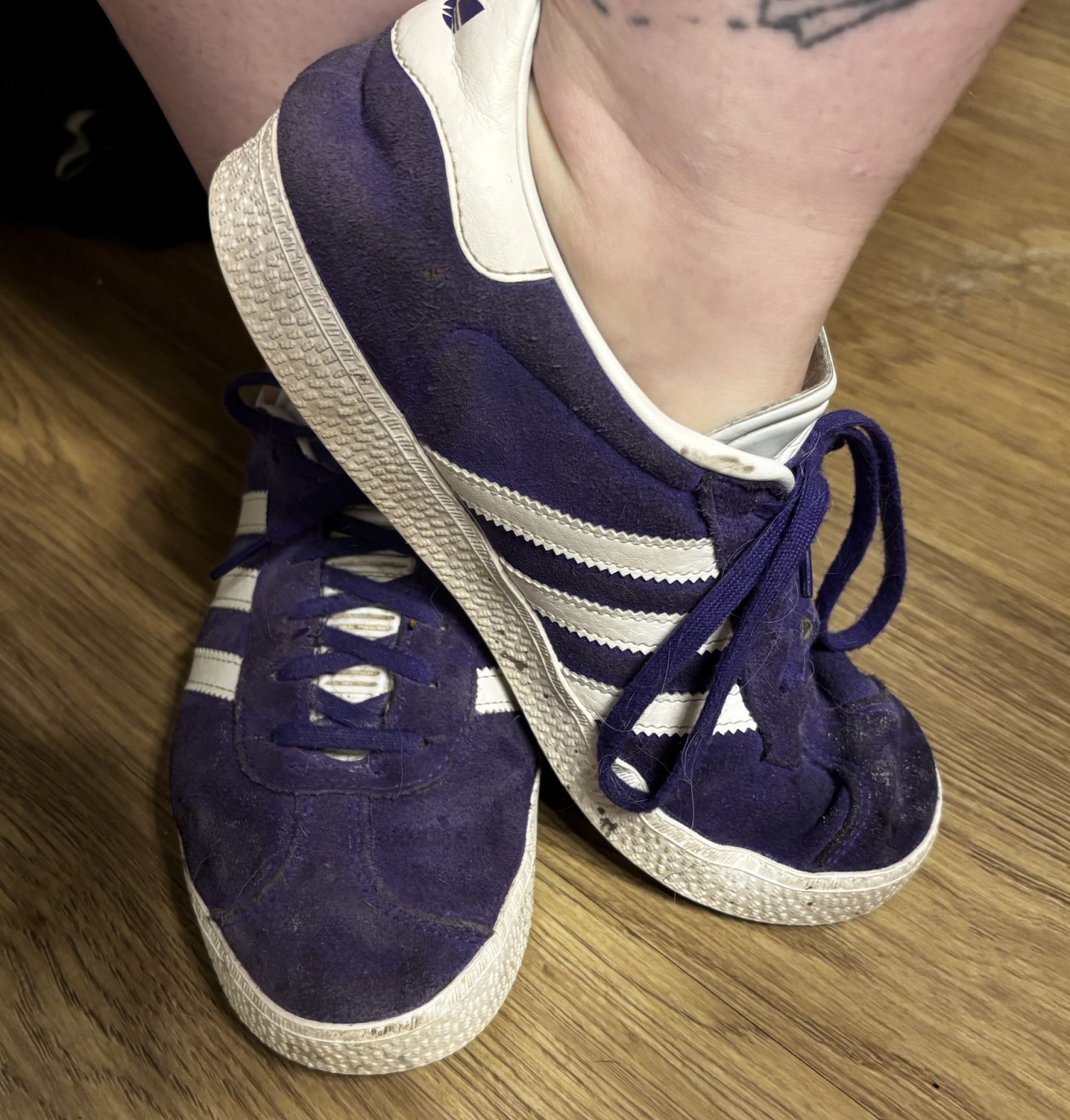 SMELL MY STINKY DIRTY SHOES